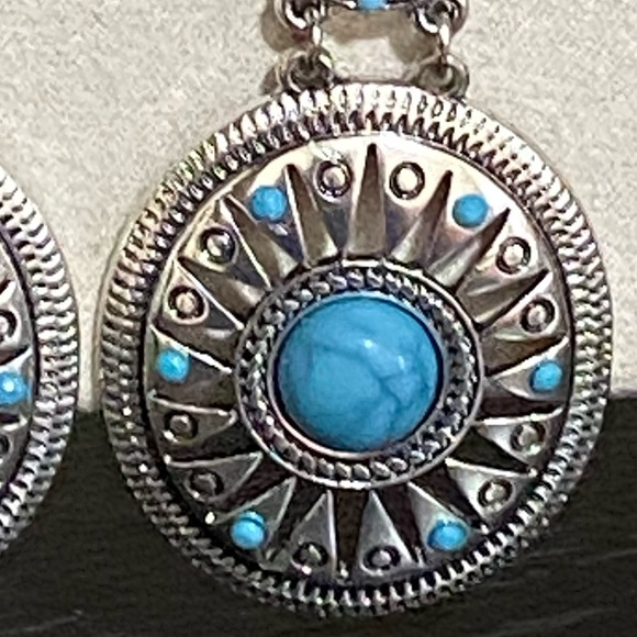 🎉❤️HOST PICK!! Adrienne Concho Silver Dangle Earrings - Picture 2 of 3